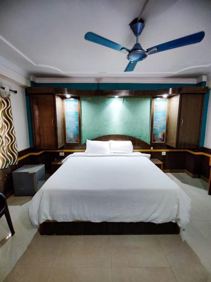 Hotel Haifa Варанаси Екстериор снимка