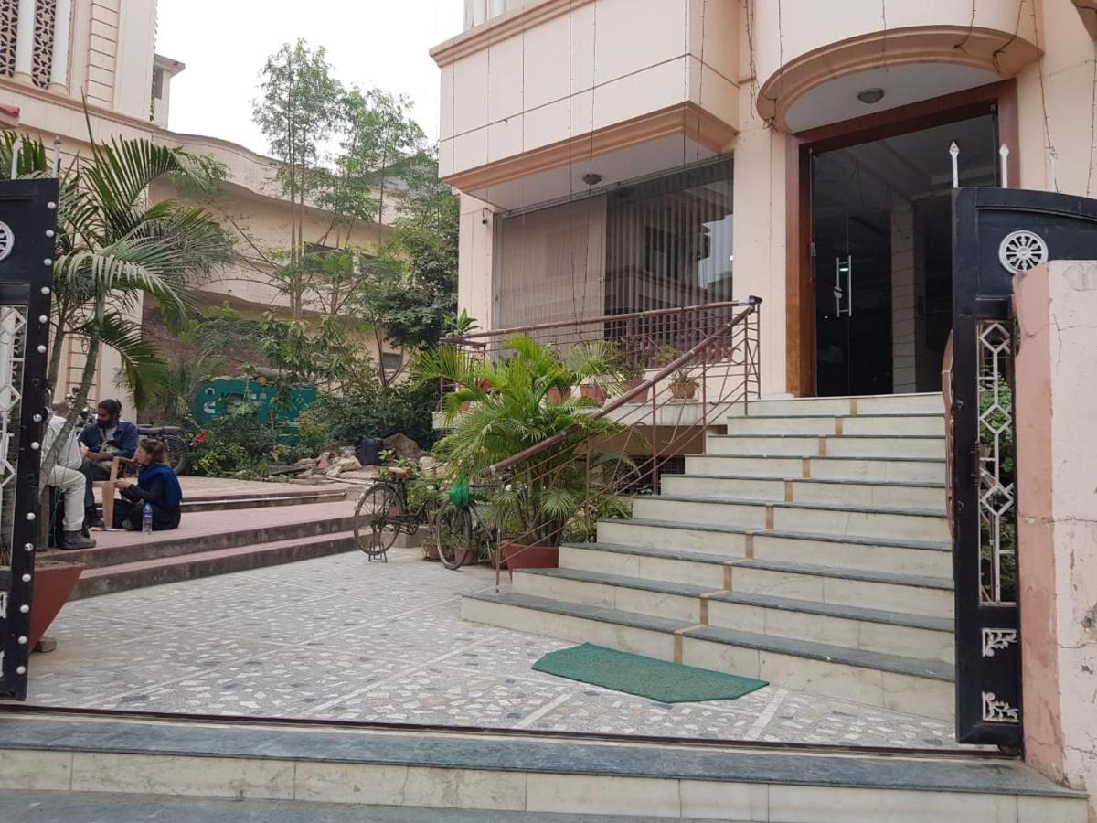 Hotel Haifa Варанаси Екстериор снимка